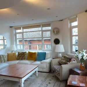 Lovely 2 Bed Flat In The Very Centre Of Apartment