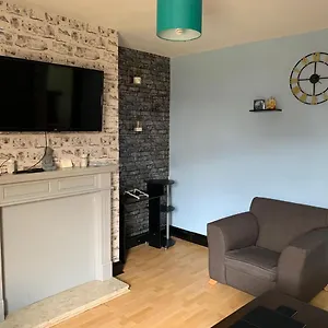 Ovington Grove 1 Free Parking Fully Equipped Kitchen 3 Bedrooms Netflix Apartment